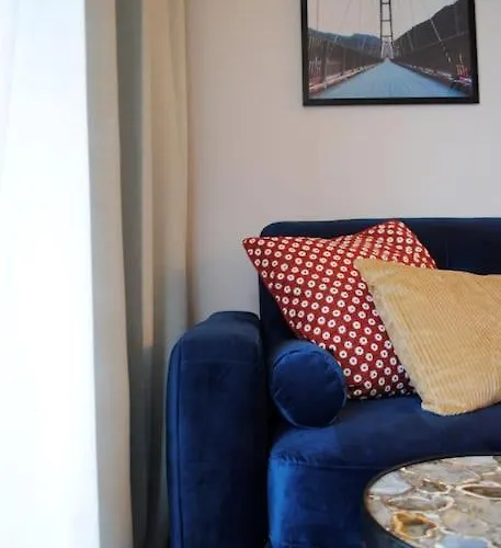 Art Marina Nad Rzeka Z Bezplatnym Parkingiem Wrocław