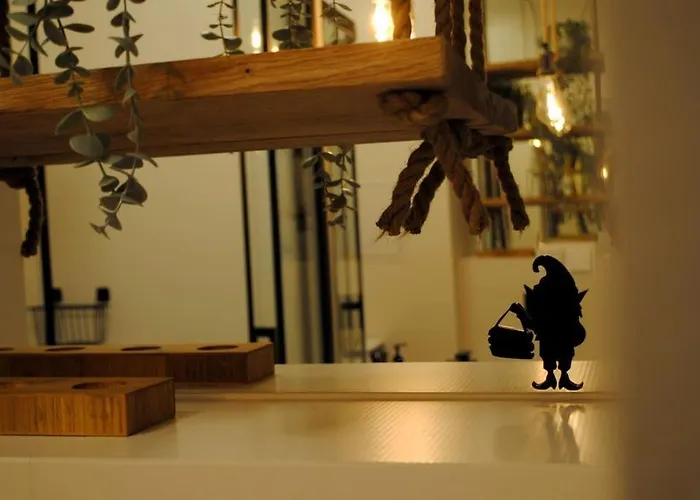 Art Marina Nad Rzeka Z Bezplatnym Parkingiem Wrocław