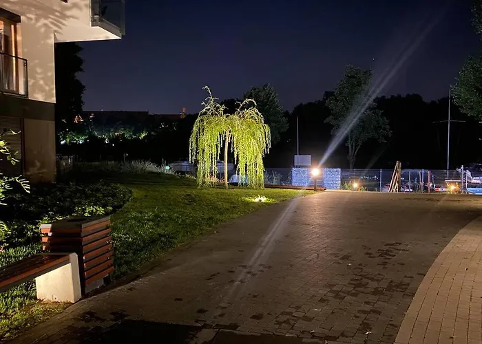 Art Marina Nad Rzeka Z Bezplatnym Parkingiem Wrocław