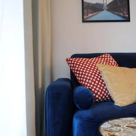 Art Marina Nad Rzeka Z Bezplatnym Parkingiem فروتسواف