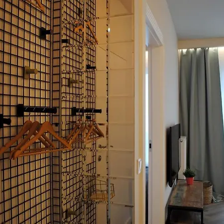 Art Marina Nad Rzeka Z Bezplatnym Parkingiem *