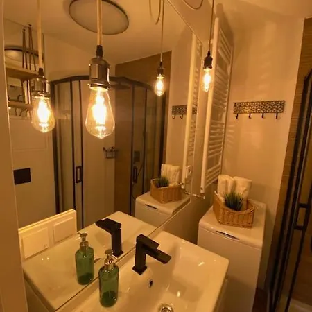 Art Marina Nad Rzeka Z Bezplatnym Parkingiem *