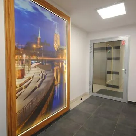 Art Marina Nad Rzeka Z Bezplatnym Parkingiem * 브로츠와프
