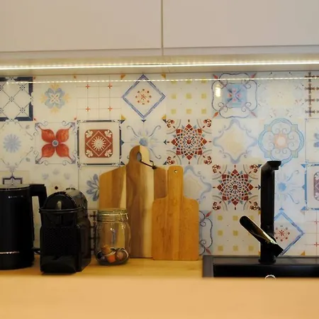 Art Marina Nad Rzeka Z Bezplatnym Parkingiem * فروتسواف