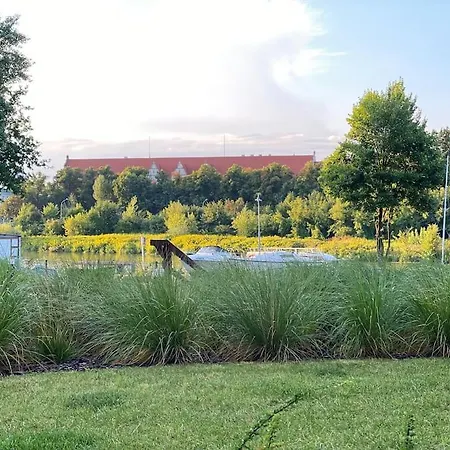 Art Marina Nad Rzeka Z Bezplatnym Parkingiem 아파트